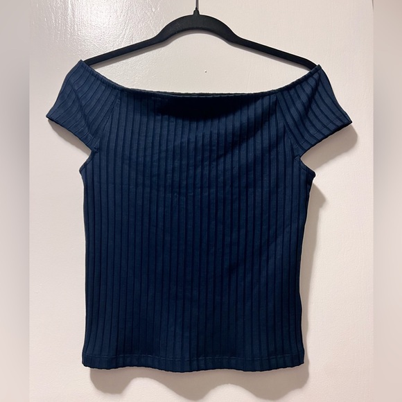 Banana Republic Chantel Off-Shoulder Top, Size 2 - Picture 2 of 4